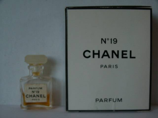 Chanel-n19p4lignes.jpg